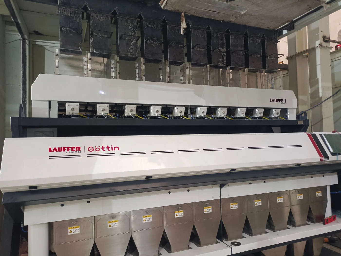 Optical colour sorter machine for rice